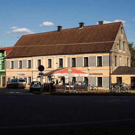 Restaurace Na Krizovatce Daire Božanov Dış mekan fotoğraf