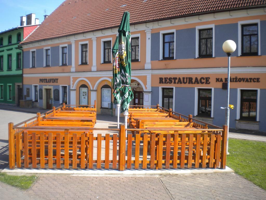 Restaurace Na Krizovatce Daire Božanov Oda fotoğraf