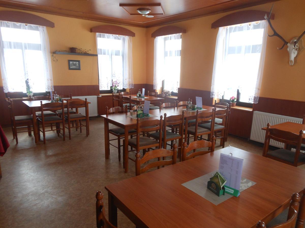 Restaurace Na Krizovatce Daire Božanov Dış mekan fotoğraf